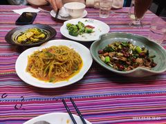 -香巴拉云南餐厅(华莱坞店)