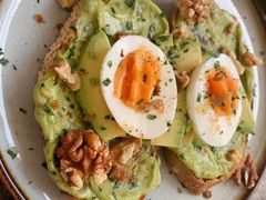 牛油果煮蛋吐司-RAC BAR(安福路店)