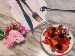 野莓核桃蜂蜜希腊酸奶-the rug 飞毯 (朝阳公园店)