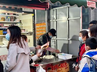 哪里有鸡汁锅盔，哪里就有排队