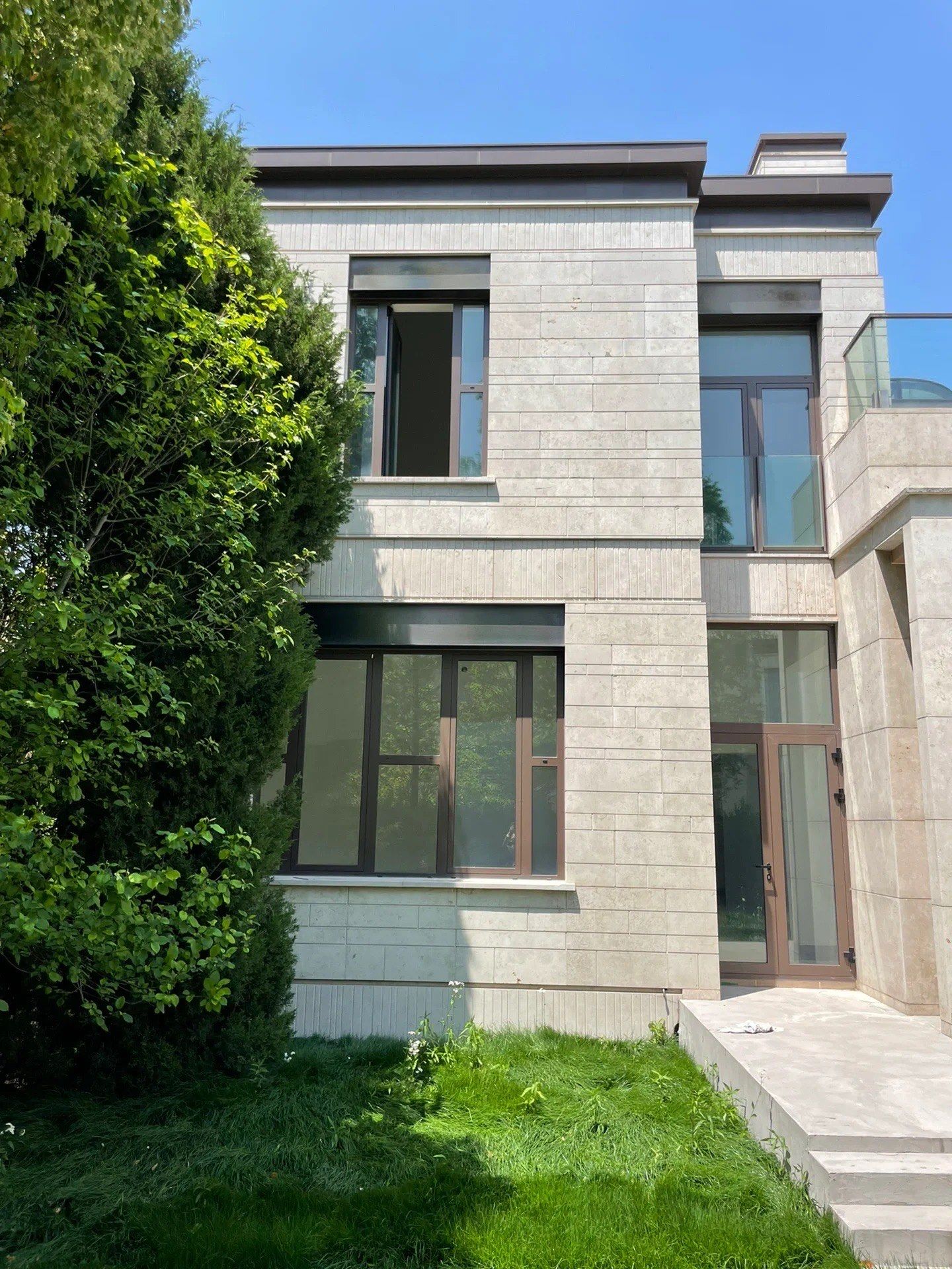 欢笑与汗水交织在一起,十分融洽