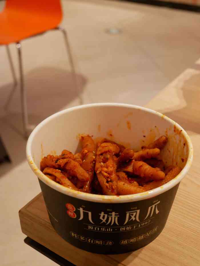 嘉州九妹凤爪(合生汇店)-"[薄荷]环境:位置在合生汇地铁口入口位.