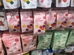 -名创优品(北京新中关购物中心地铁层店)