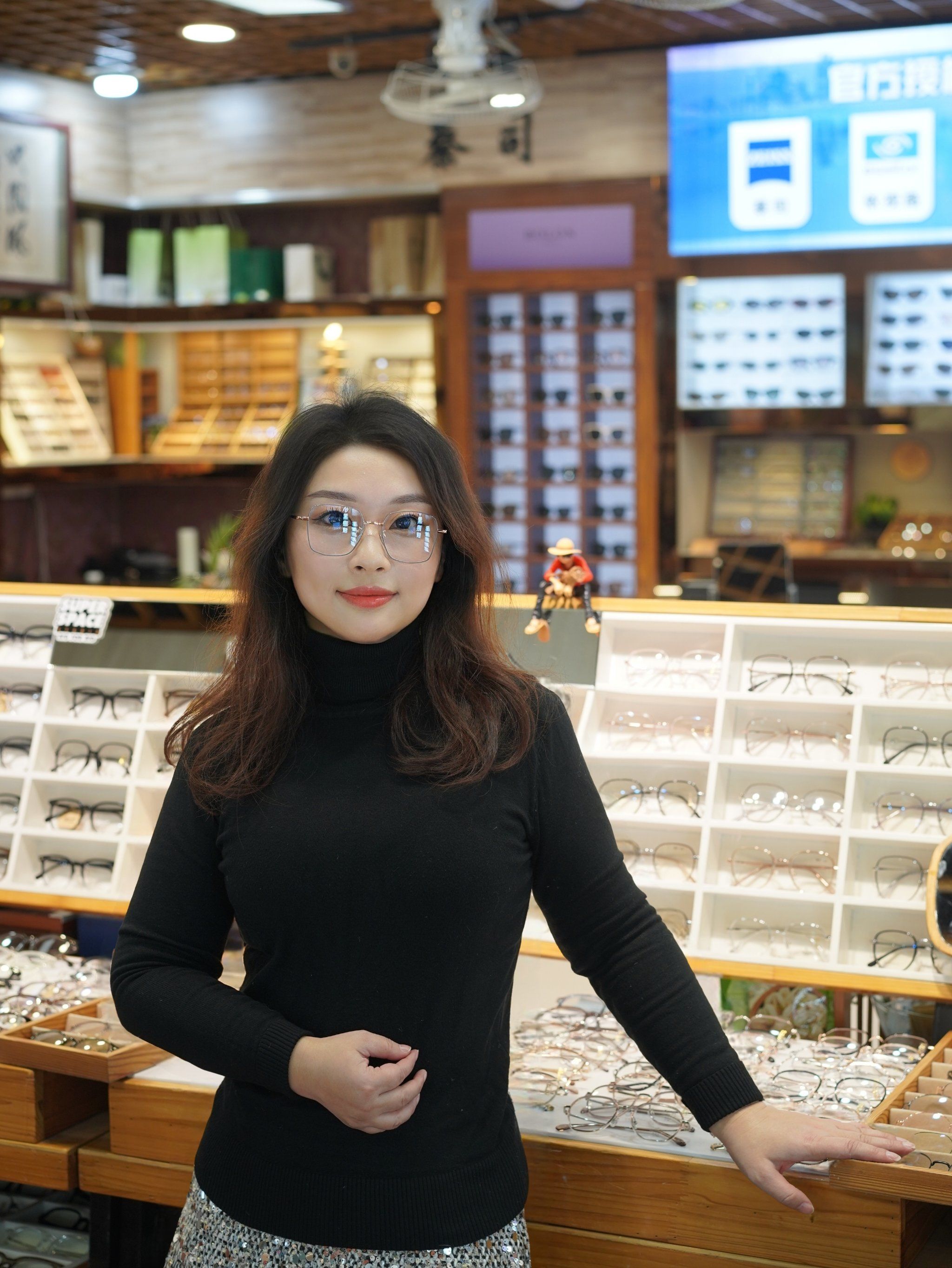 小黑眼镜👓换个新眼镜换个新心情💖