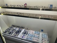 -视野联行眼镜•蔡司•依视路(温江店)