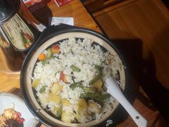 -野山舂·贵州现舂酸汤火锅(鸿通城店)