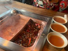 -老牌坊云南鱼豆花火锅(爱建店)