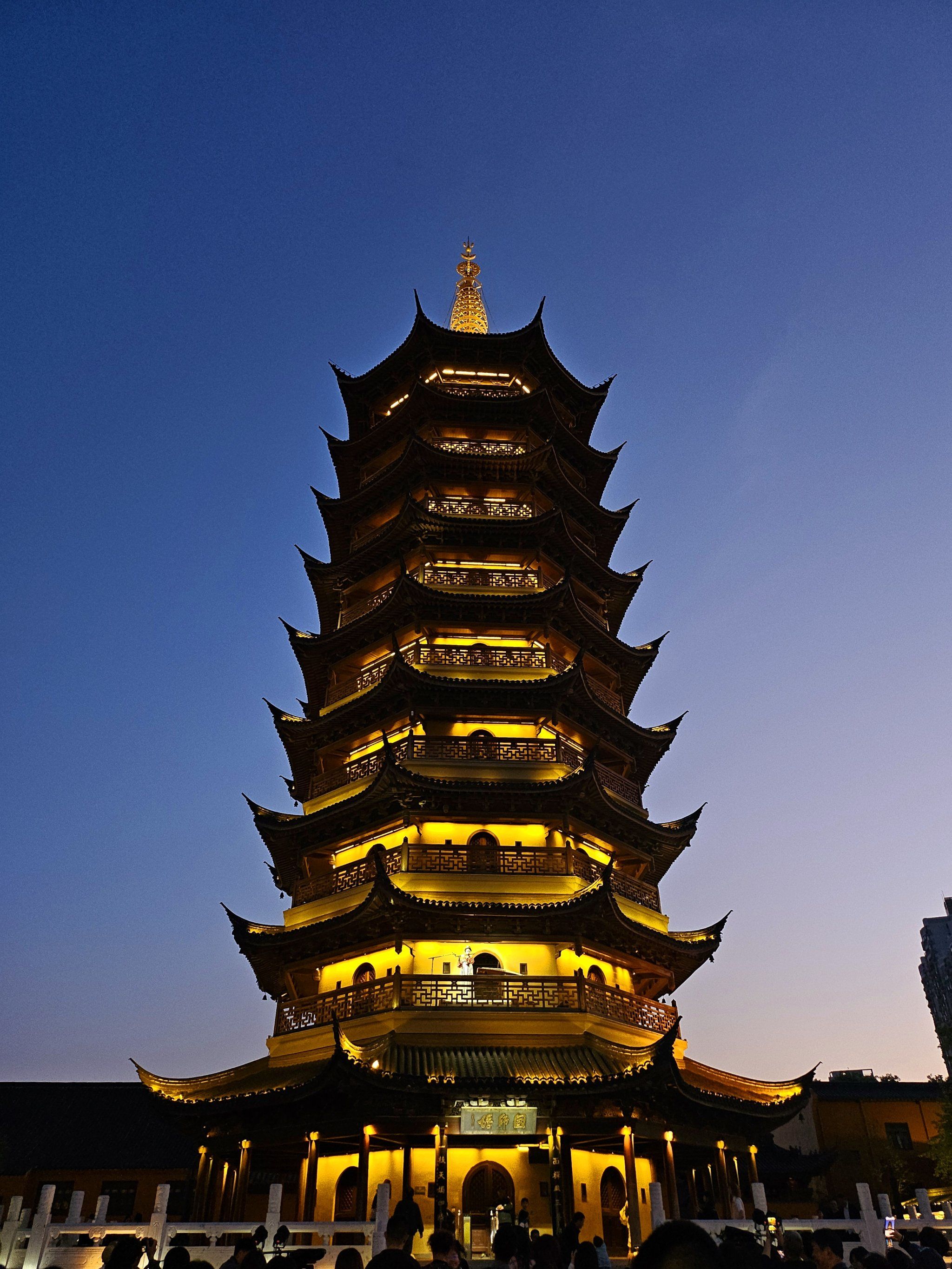 巍峨耸立——国师塔