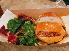 和牛汉堡配蔬菜色拉-Cooking Man(中懋天地店)
