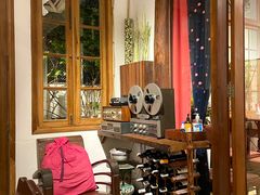 -Cuc Gach Quan Restaurant