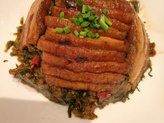 -帅巴人舅母子腊蹄民俗村