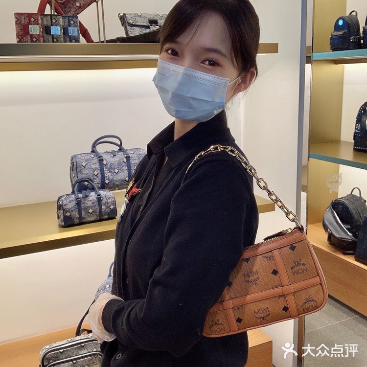 机场探店| 武汉机场专柜中秋4倍积分兑换