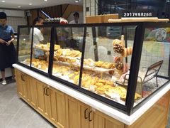 面包甜点陈列柜-大苹果面包生日蛋糕(明珠店)