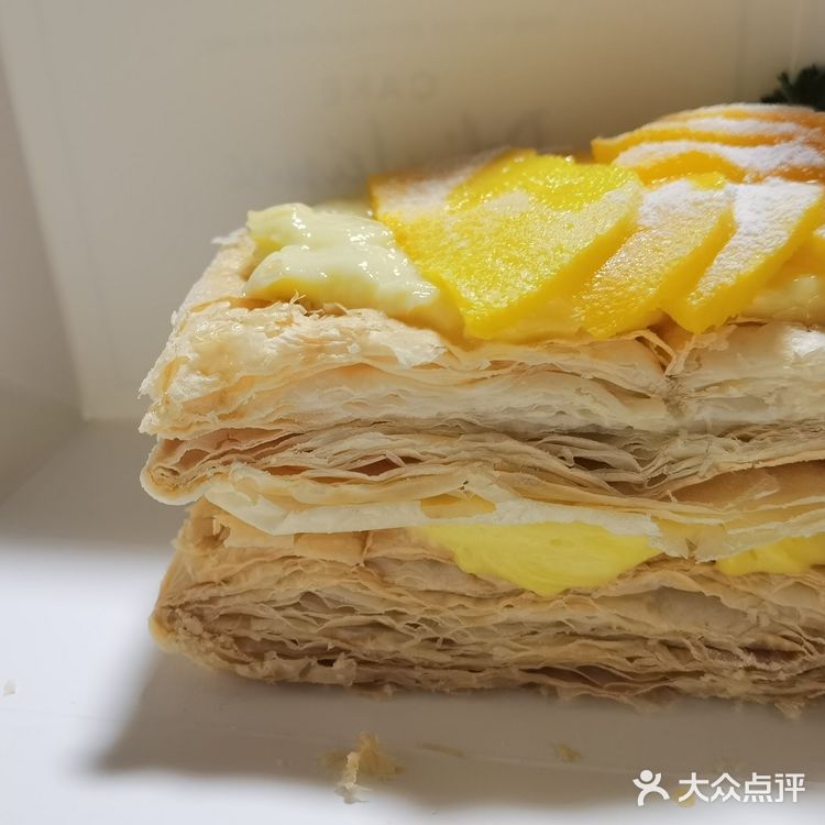 开在了长宁中山公园附近的龙之梦商场的港丽餐厅门口