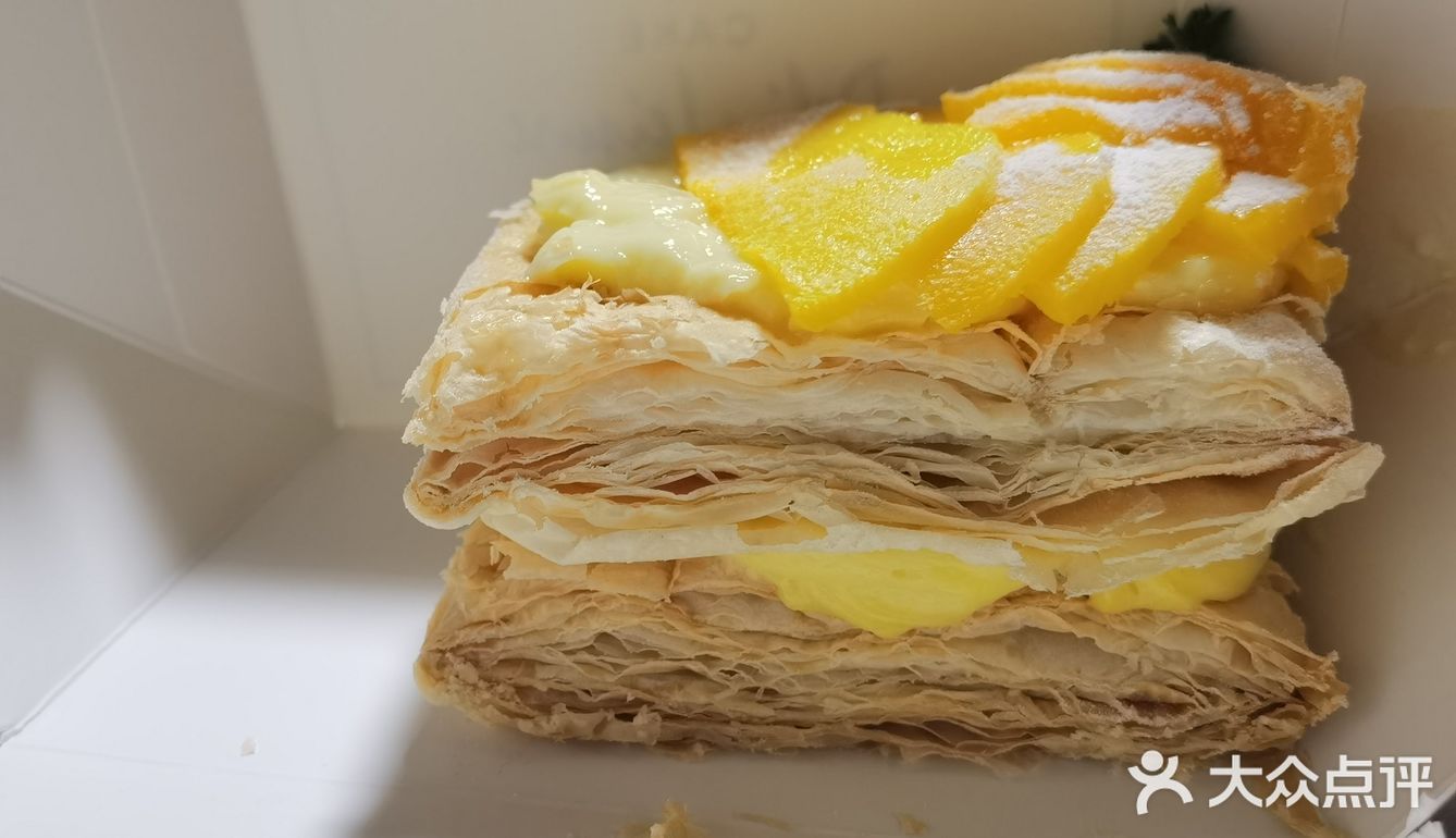 开在了长宁中山公园附近的龙之梦商场的港丽餐厅门口