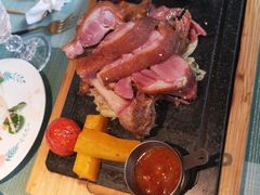 慕尼黑风味脆皮猪肘-蜜桃花开·中西融合菜E&W(南长街店)