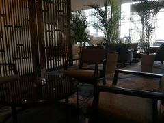 -百灵希尔顿逸林酒店大堂吧