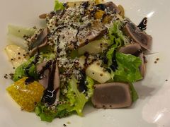 煎金枪鱼佐水果藜麦色拉-BONAZZA 意大利餐厅