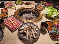 -蚂蚁洞·烤肉大营地(上海静安大悦城店)