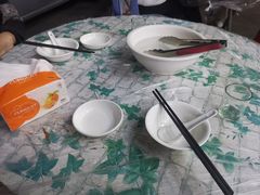 餐具摆设-官塘鱻鱻鱼生