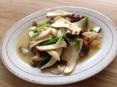 鸡腿菇烧腊肉-如意楼农家菜(雁荡山店)