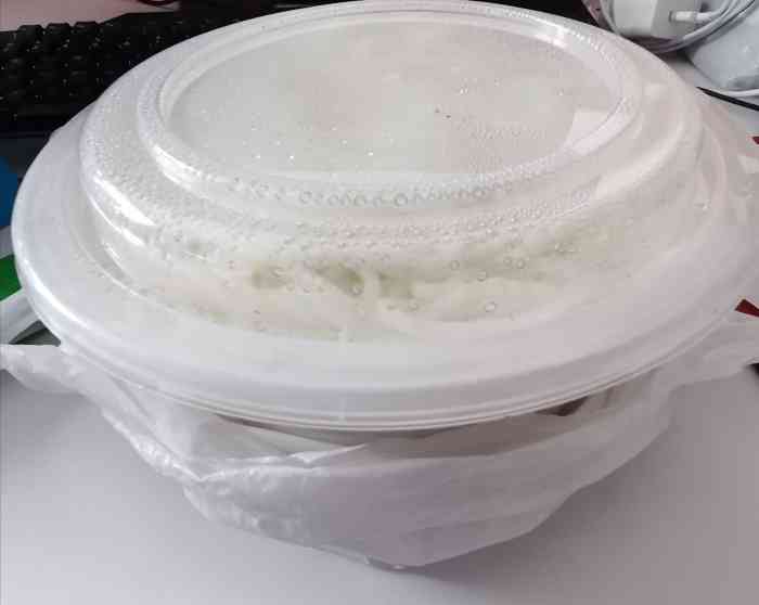 蒙自源米线-"没到店里吃过,但是嘴馋点了外卖,已经好多.