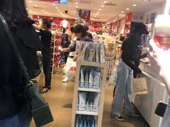 -名创优品(北京新中关购物中心地铁层店)