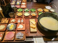 铜米·来吃一碗好米线-银米·云南传统过桥米线(双廊黑金冠店)