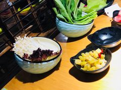 -洪氏嗨捞·广东猪肚鸡·椰子鸡火锅(西咸万象城店)