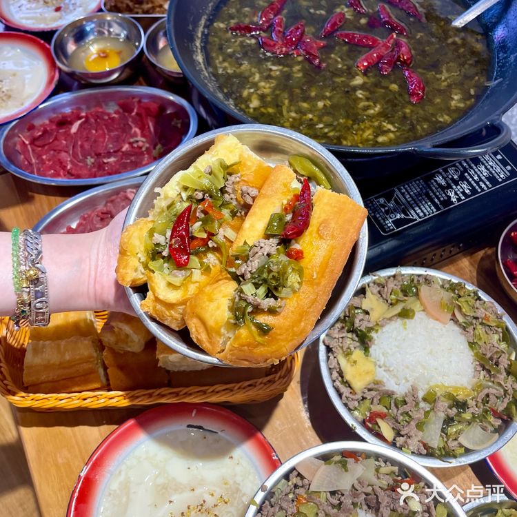 乌鲁木齐这家新开的渣渣牛肉火锅好吃S了❗️