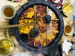 -渝嘴小老弟老火锅(华新村店)