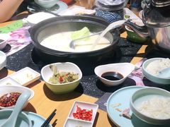 -洪氏嗨捞·广东猪肚鸡·椰子鸡火锅(西咸万象城店)