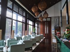 靠窗位-梁鸿湿地丽笙度假酒店大堂吧
