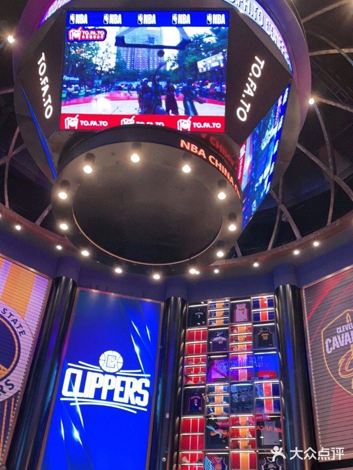 东发道茶冰厅杭州首店开业“魔都排队王”宇宙级网红