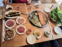 -苗伯妈酸汤火锅