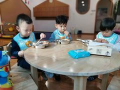 -抱抱熊托育中心(大悦城店)