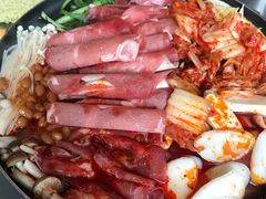 部队锅-MI WU FACTORY米屋美食工厂餐厅(绿地店)
