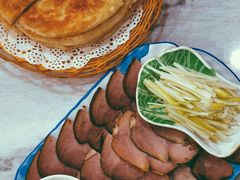 特色熏肉-李连贵熏肉美食酒楼(东市商贸店)