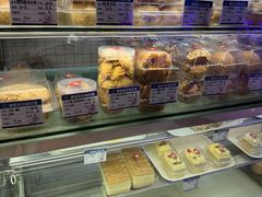 -白玉兰食品甜凤店(合生汇店)
