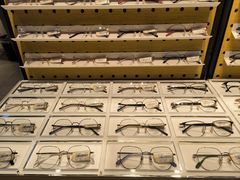 -LOOK眼镜·蔡司依视路配镜(宝山万达店)