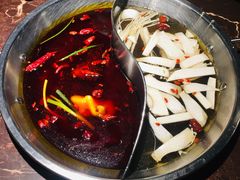 菌香鸳鸯锅-晓宇重庆火锅(赛格国际购物中心店)