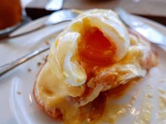 熏三文鱼班尼迪克蛋-ROAST coffee & eatery