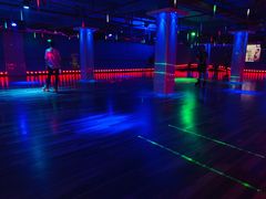 -奔马滚轴溜冰场