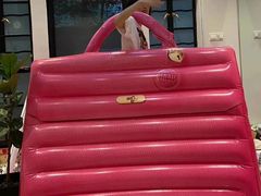 -爱革·洗衣改衣·洗鞋修鞋·洗包修包·奢侈品护理(宝地广场店)