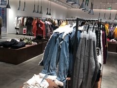 -URBAN REVIVO(西安Momopark店)