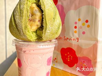 全部顾客都在喝樱花我还以为只有我抵御不了粉粉嫩嫩