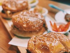 薯条汉堡-悠航SLOWBOAT(三里屯店)