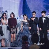 当你拖着长长的拖尾走向新郎的时候