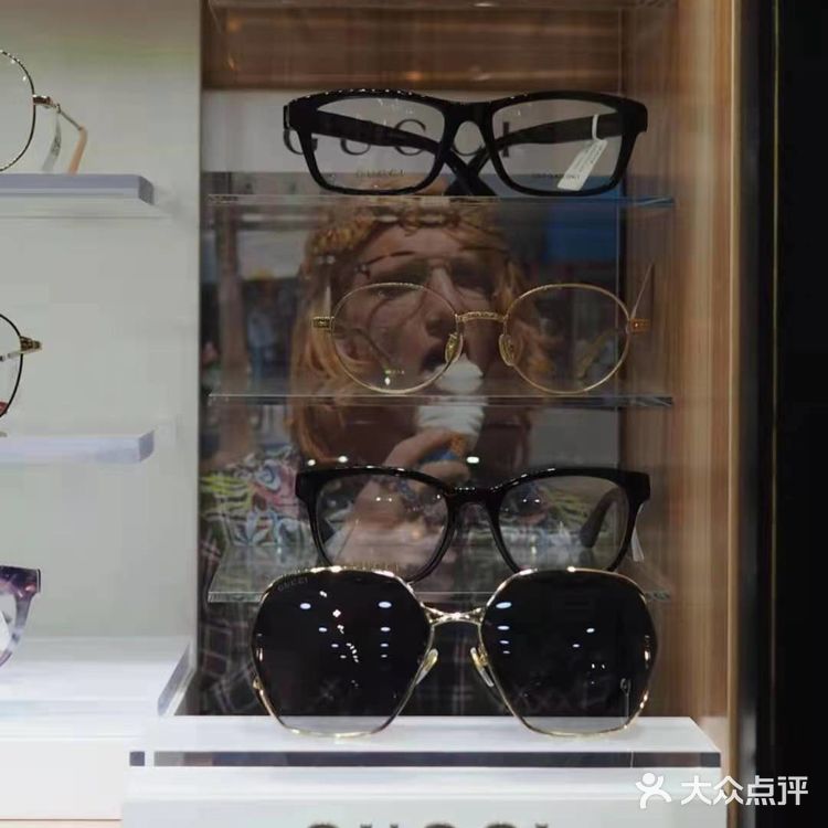 温镜阁眼镜店  配眼镜好选择