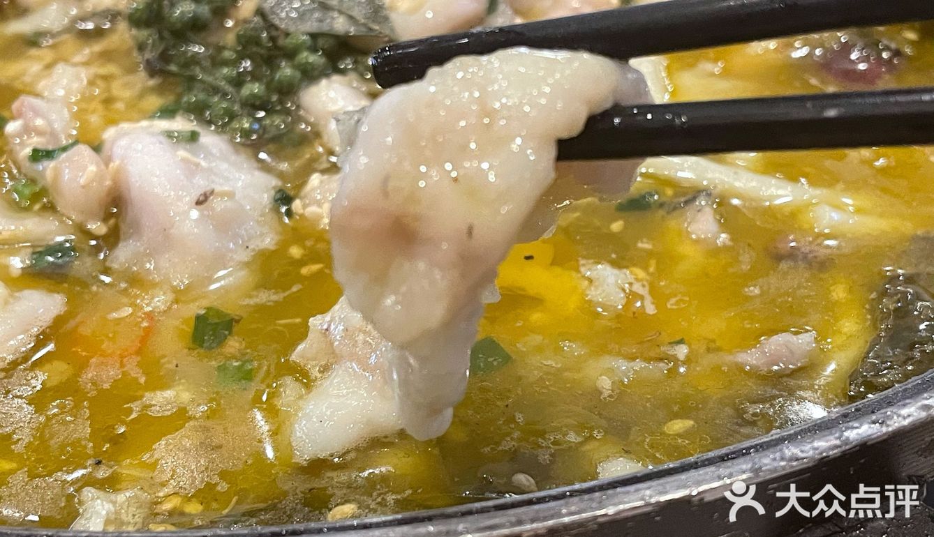 两个女生要了四份素菜一份 一份土豆粉 一份葱油饼